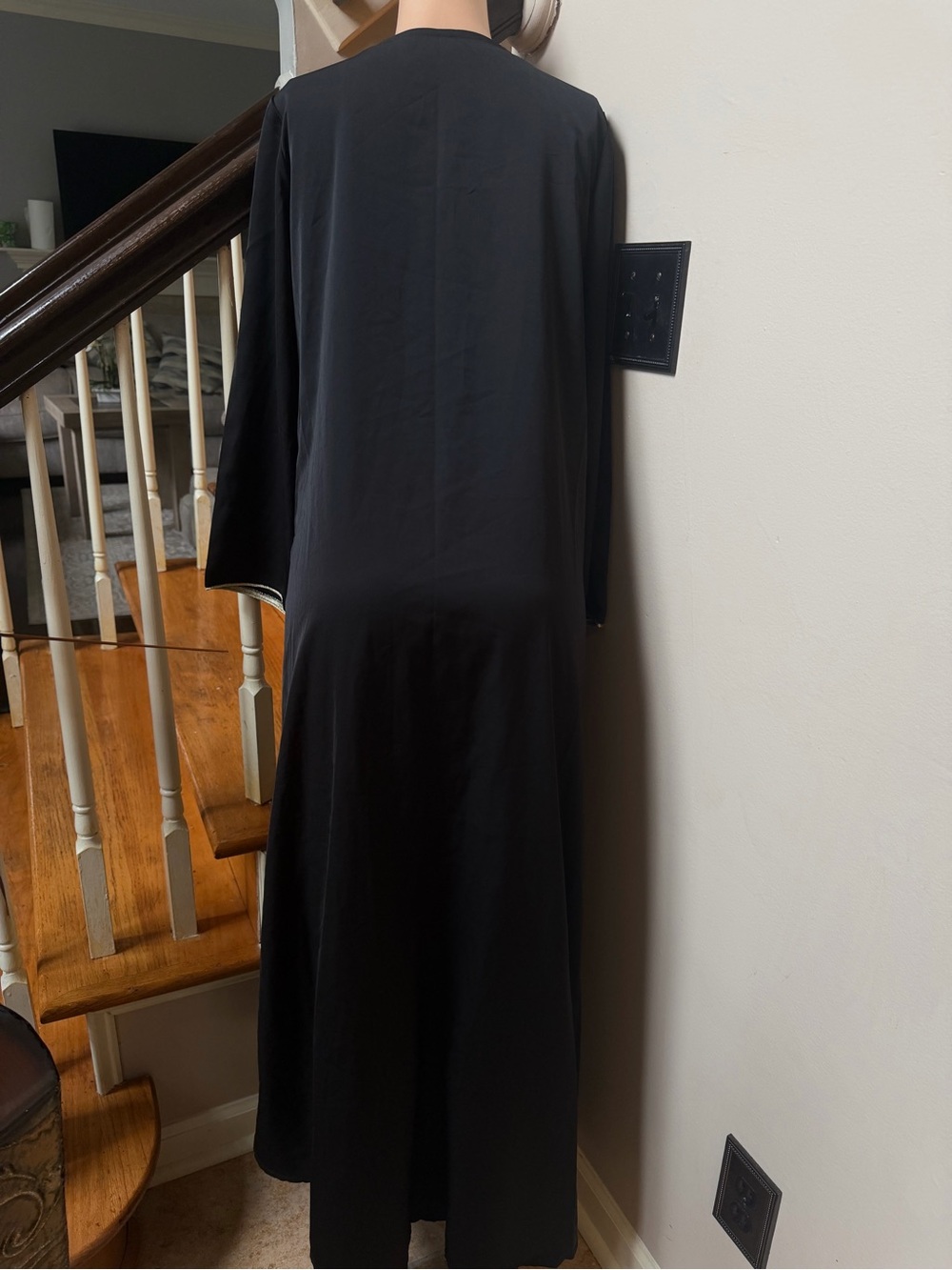 Embellished Black & Gold Long Open 2 piece Abaya - Picture 5 of 7